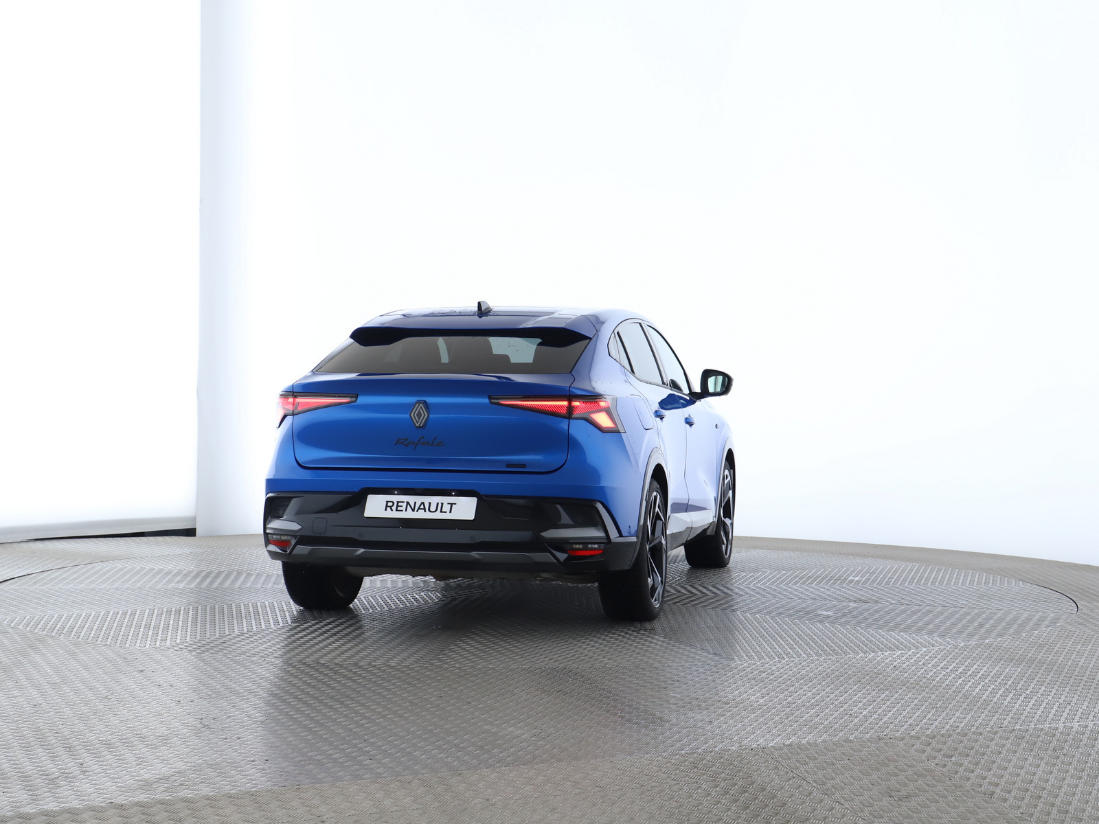 1.2 E-TECH Plug-in Hybrid 300 Atelier Alpin 15